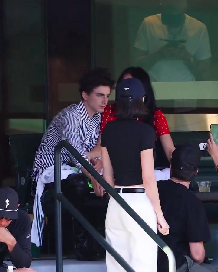 ?肯豆吃狗粮!“金小妹”捧着甜茶的脸,小鸡啄米亲个不停