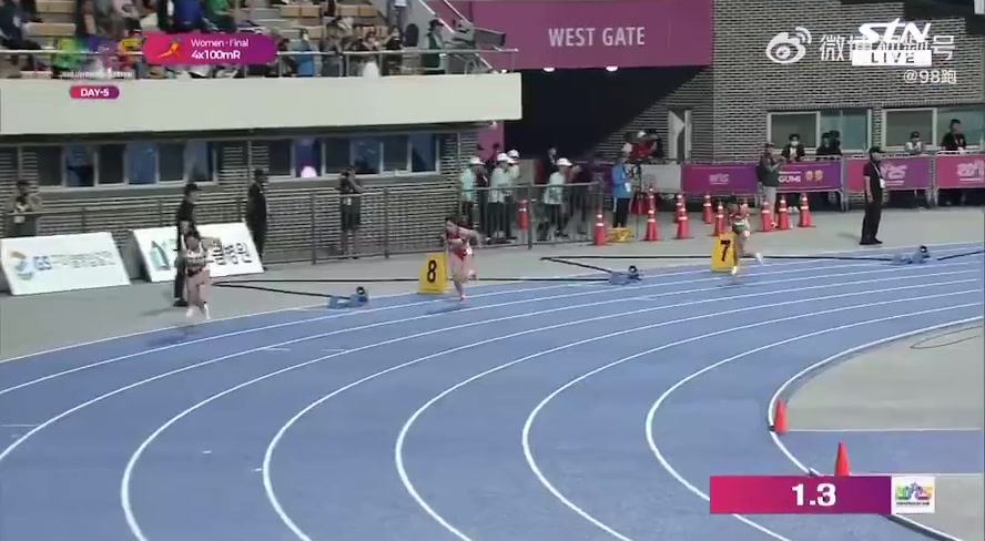 亚锦赛女子4x100m接力:中国队43秒28轻松夺冠!陈妤颉两小时两金